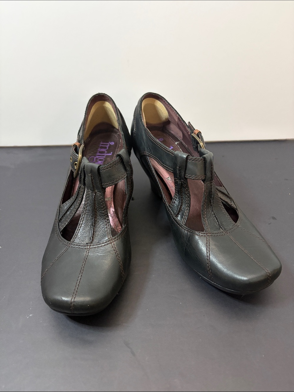 Indigo by Clark Black Leather T-Strap Pumps - Size 7